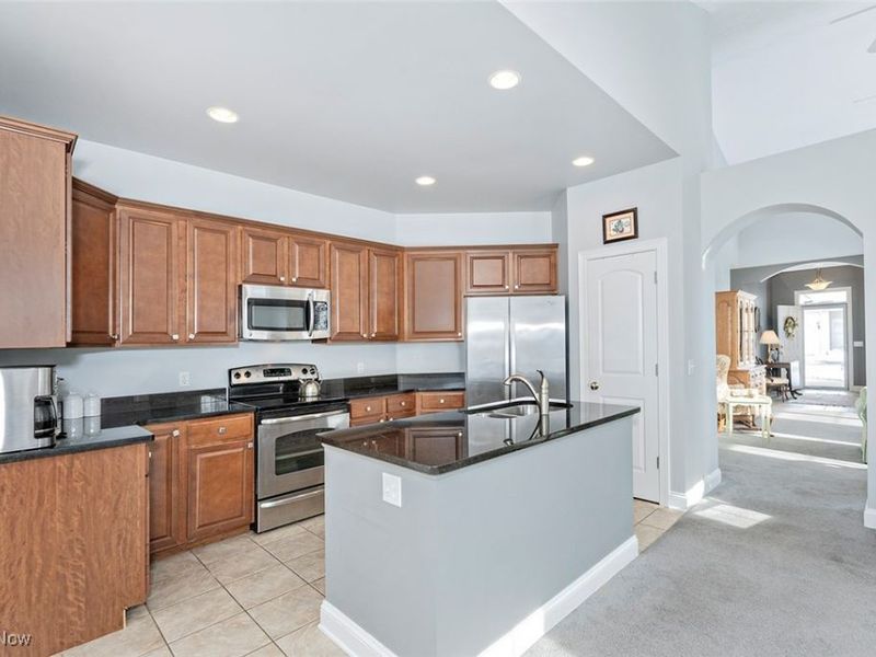 405 Creekside Drive, Mayfield Heights, OH 44143 Photo 23