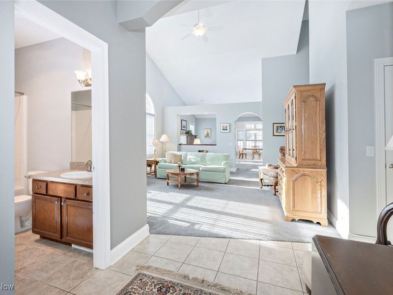 405 Creekside Drive, Mayfield Heights, OH 44143 Photo 3