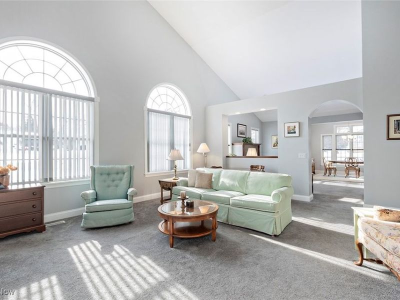 405 Creekside Drive, Mayfield Heights, OH 44143 Photo 5