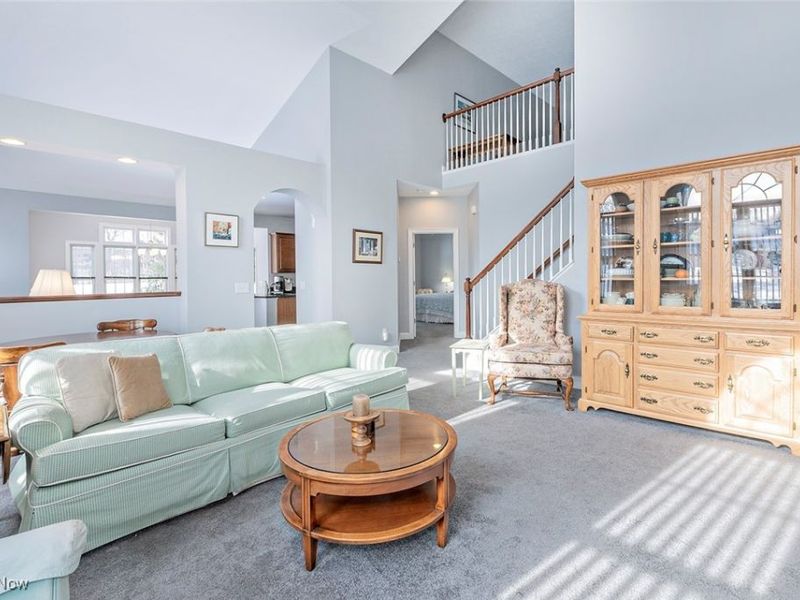 405 Creekside Drive, Mayfield Heights, OH 44143 Photo 6