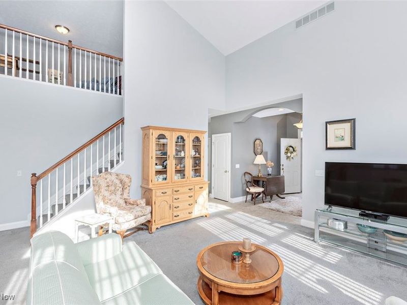 405 Creekside Drive, Mayfield Heights, OH 44143 Photo 8