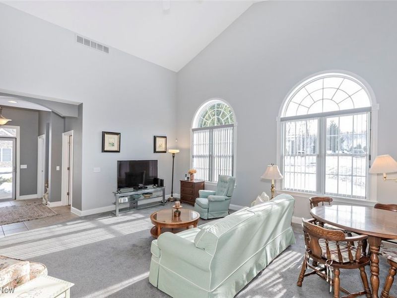 405 Creekside Drive, Mayfield Heights, OH 44143 Photo 9