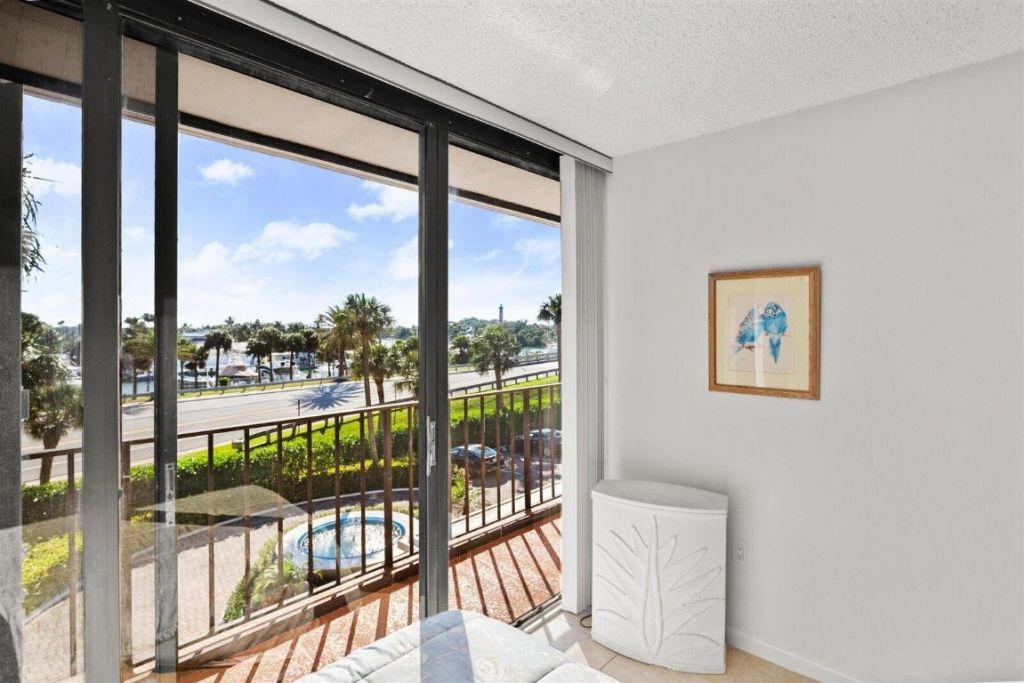 225 Beach Road Road, Unit 303, Tequesta, FL 33469 Photo