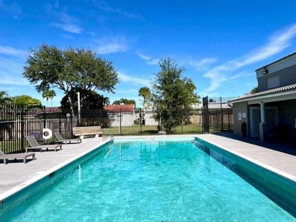 885 NE 213th Ter, Unit 2, Miami, FL 33179