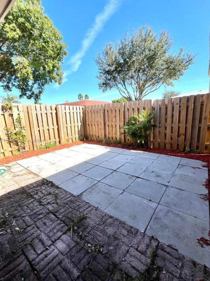 885 NE 213th Ter, Unit 2, Miami, FL 33179 Photo