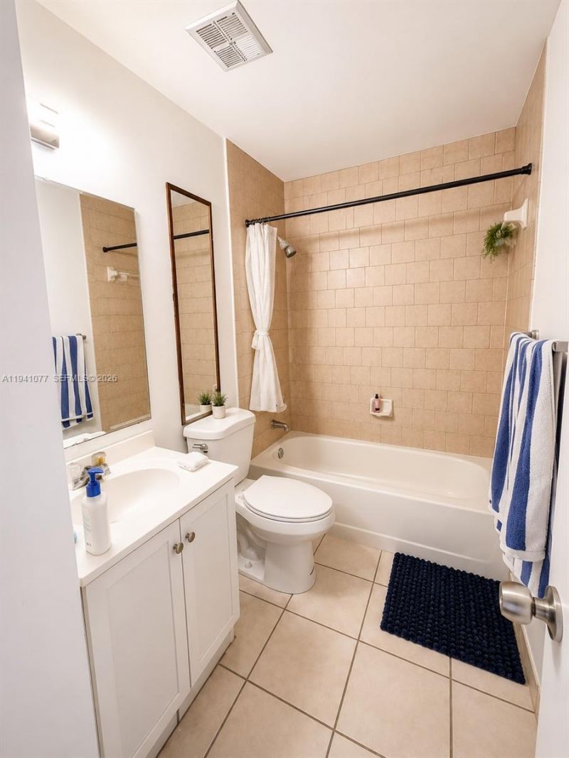 885 NE 213th Ter, Unit 2, Miami, FL 33179 Photo