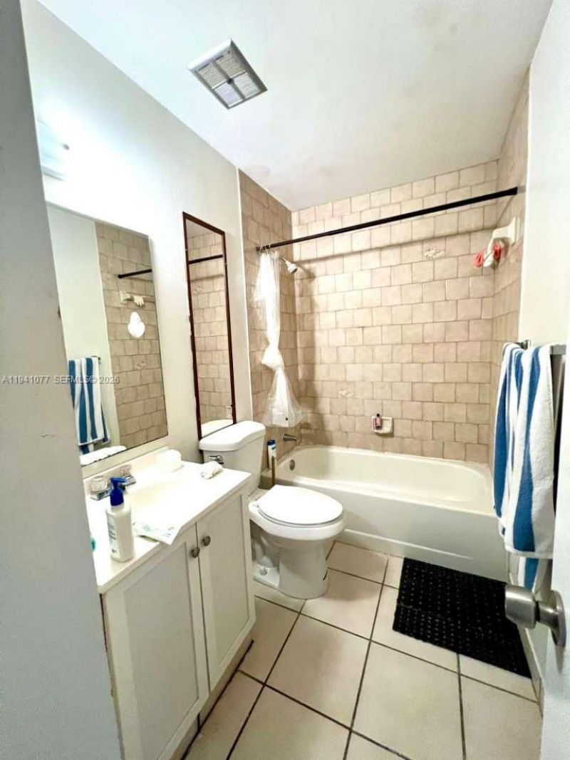 885 NE 213th Ter, Unit 2, Miami, FL 33179 Photo