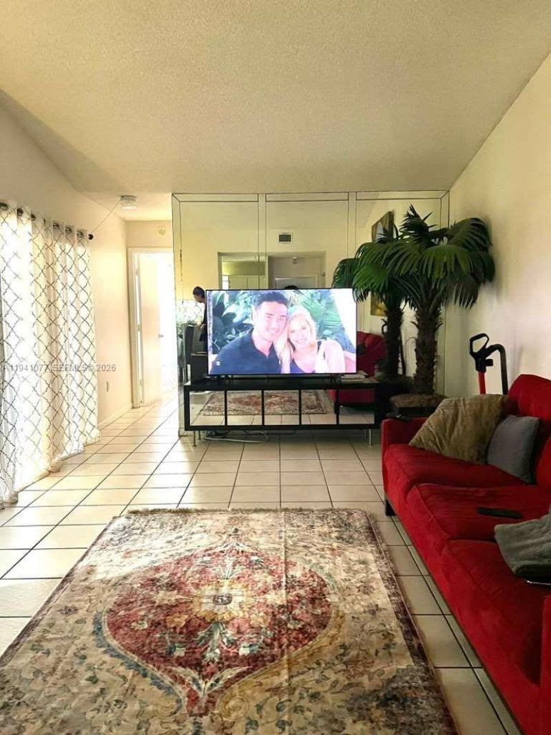 885 NE 213th Ter, Unit 2, Miami, FL 33179 Photo