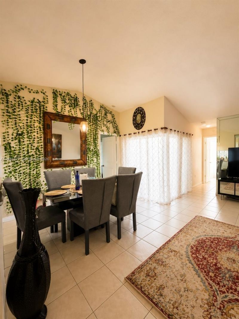 885 NE 213th Ter, Unit 2, Miami, FL 33179 Photo