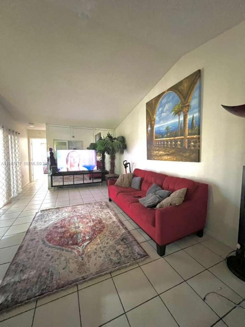 885 NE 213th Ter, Unit 2, Miami, FL 33179 Photo