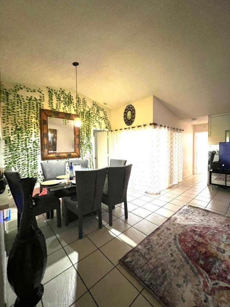 885 NE 213th Ter, Unit 2, Miami, FL 33179 Photo