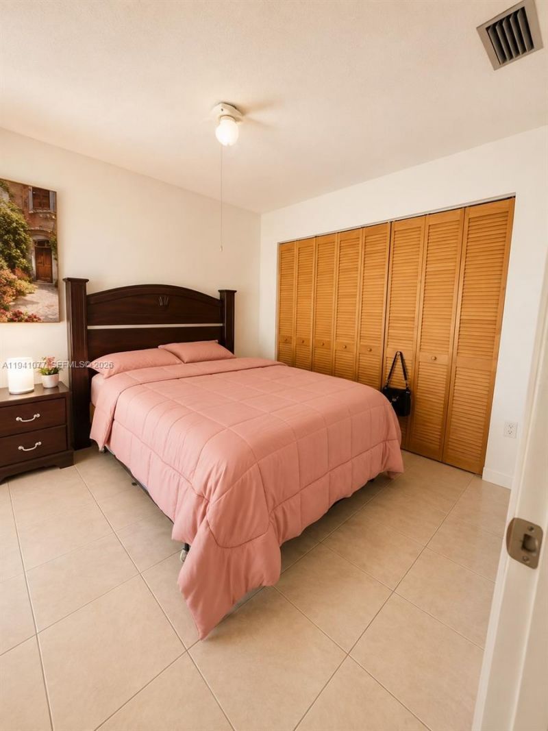 885 NE 213th Ter, Unit 2, Miami, FL 33179 Photo