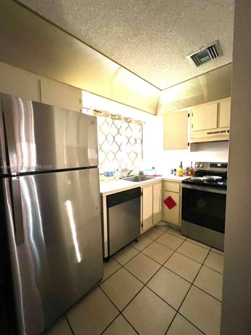 885 NE 213th Ter, Unit 2, Miami, FL 33179 Photo