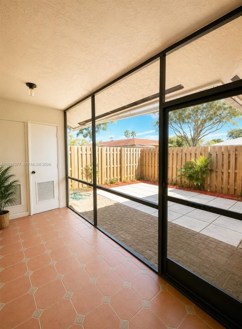 885 NE 213th Ter, Unit 2, Miami, FL 33179 Photo