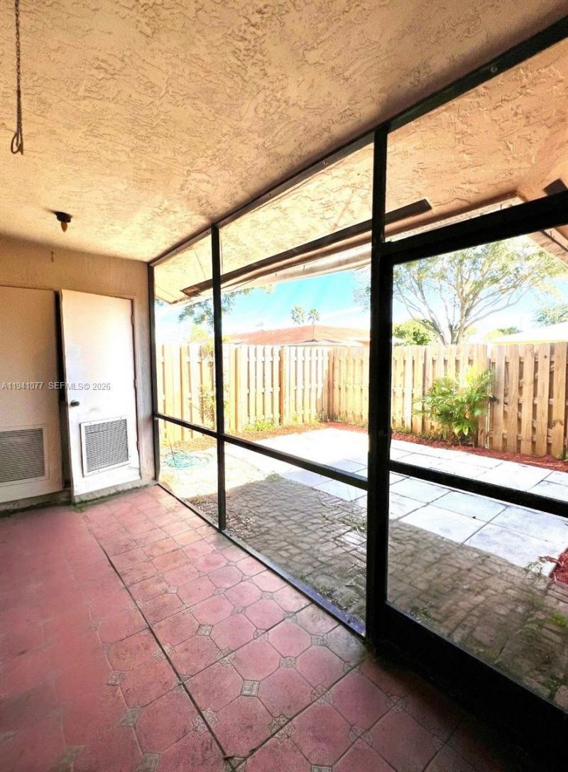 885 NE 213th Ter, Unit 2, Miami, FL 33179 Photo