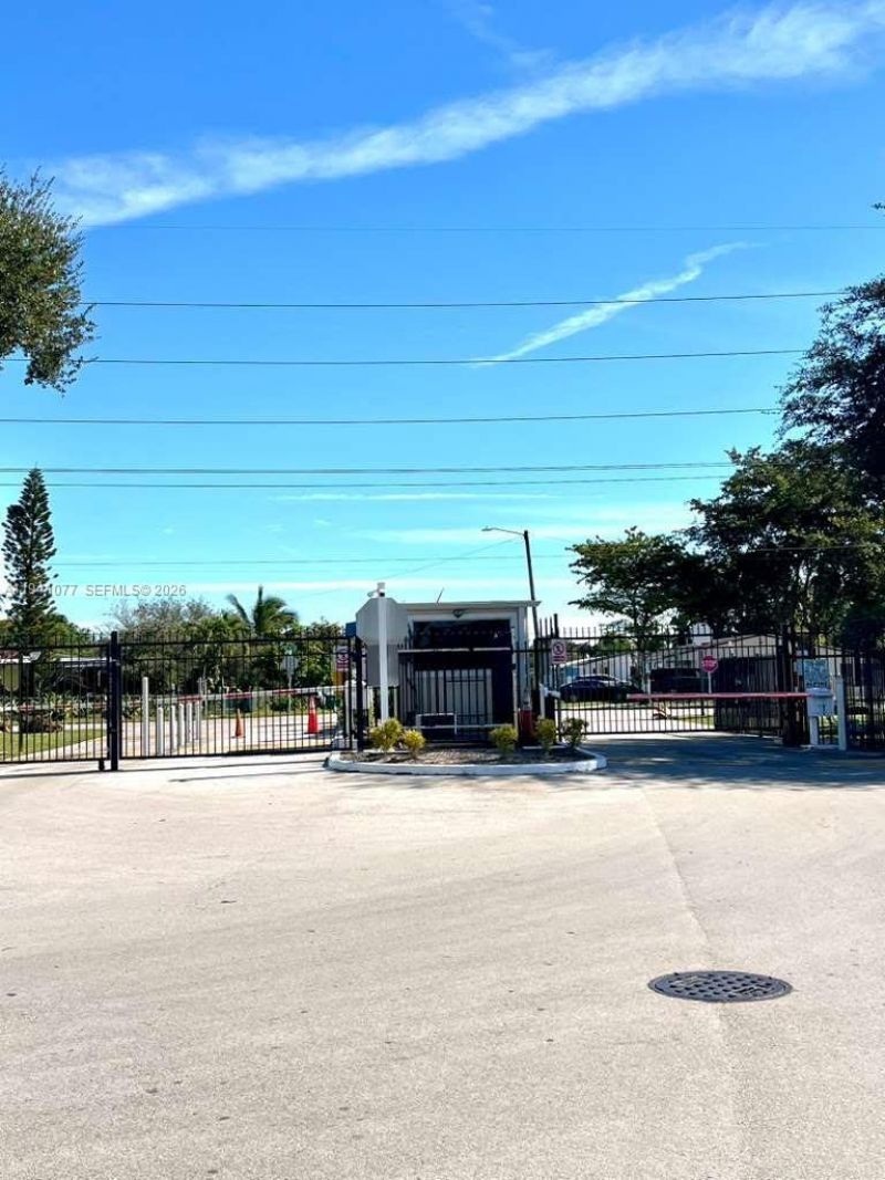 885 NE 213th Ter, Unit 2, Miami, FL 33179 Photo