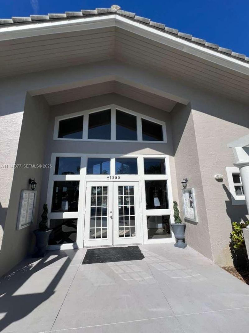 885 NE 213th Ter, Unit 2, Miami, FL 33179 Photo