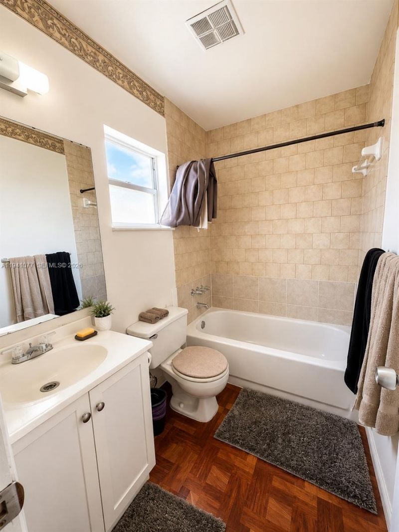 885 NE 213th Ter, Unit 2, Miami, FL 33179 Photo