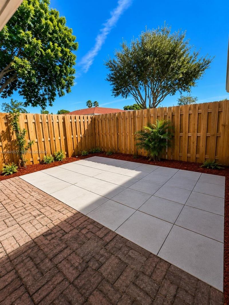 885 NE 213th Ter, Unit 2, Miami, FL 33179 Photo
