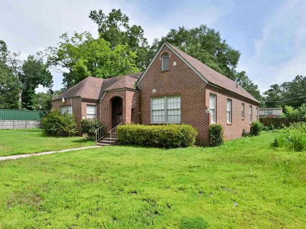 1300 W 28th Avenue, Pine Bluff, AR 71603