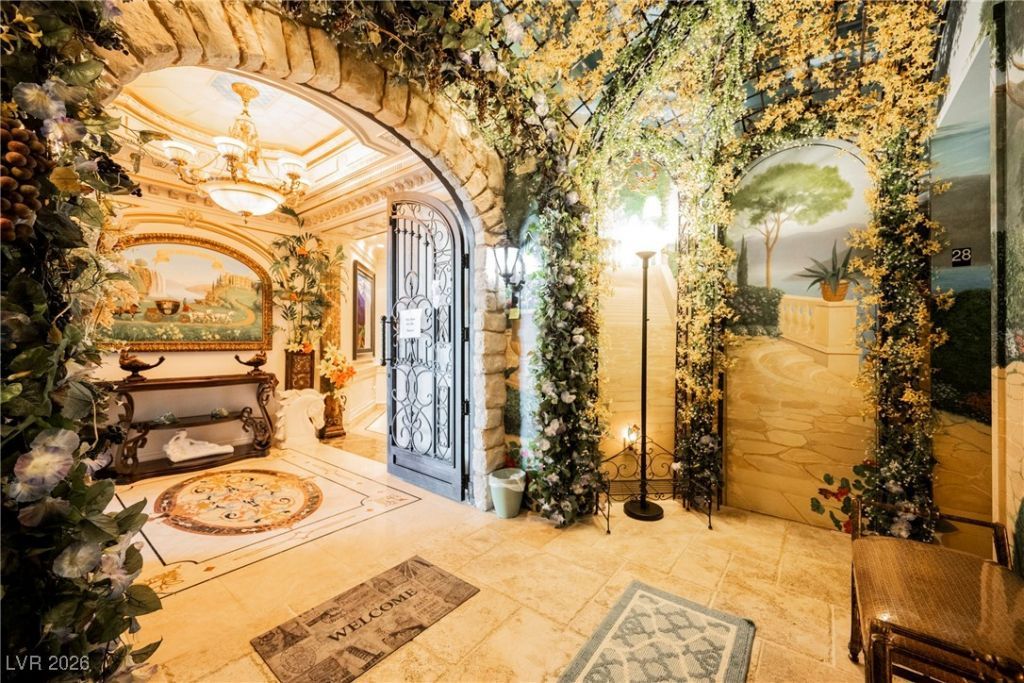 2747 Paradise Road , Las Vegas, NV 89109