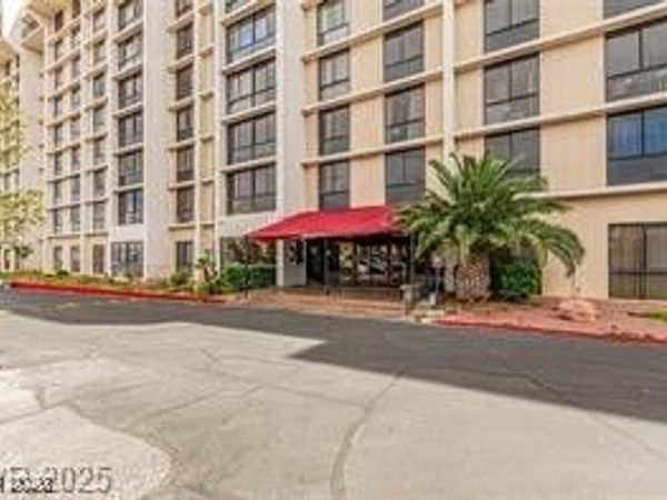3930 University Center Drive, Unit 706, Las Vegas, NV 89119