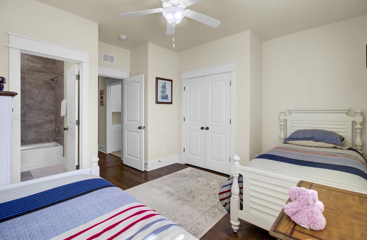 1705 Frissel Street Photo 42