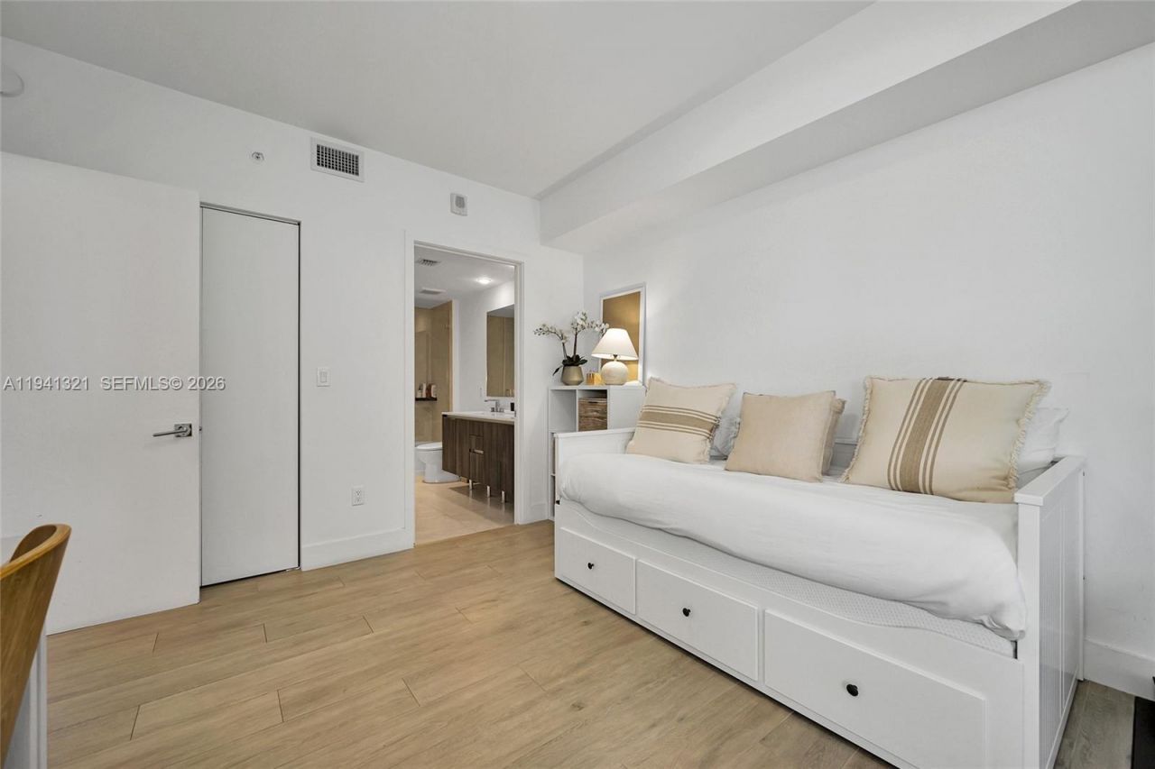 488 NE 18th St, Unit 1111, Miami, FL 33132 Photo