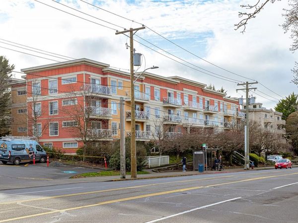 1371 Hillside Ave, Unit PH 10, Victoria, BC V8T 2B3