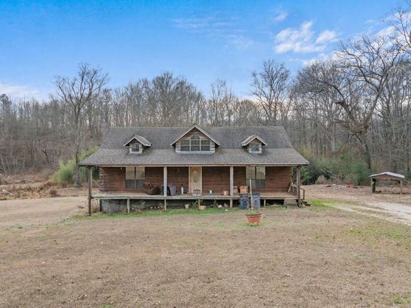 700 Kentwood Dr, Killen, AL 35645