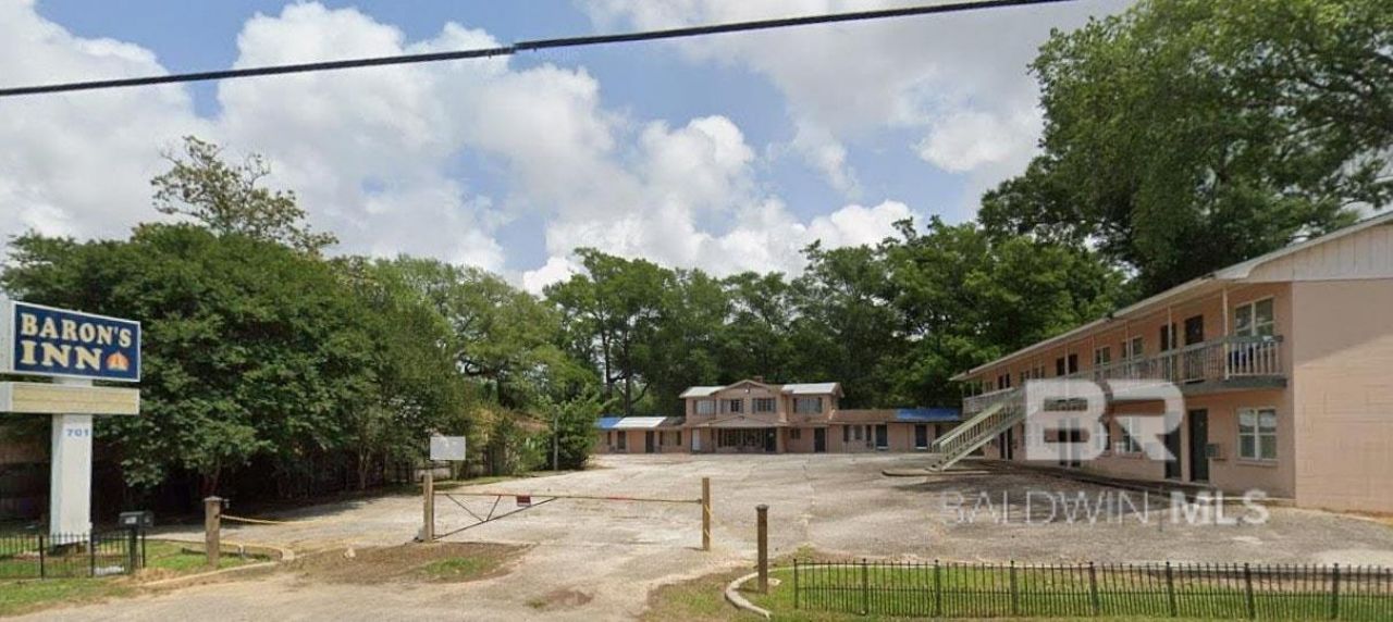 701 S Mobile Street, Fairhope, AL 36532 Main Photo