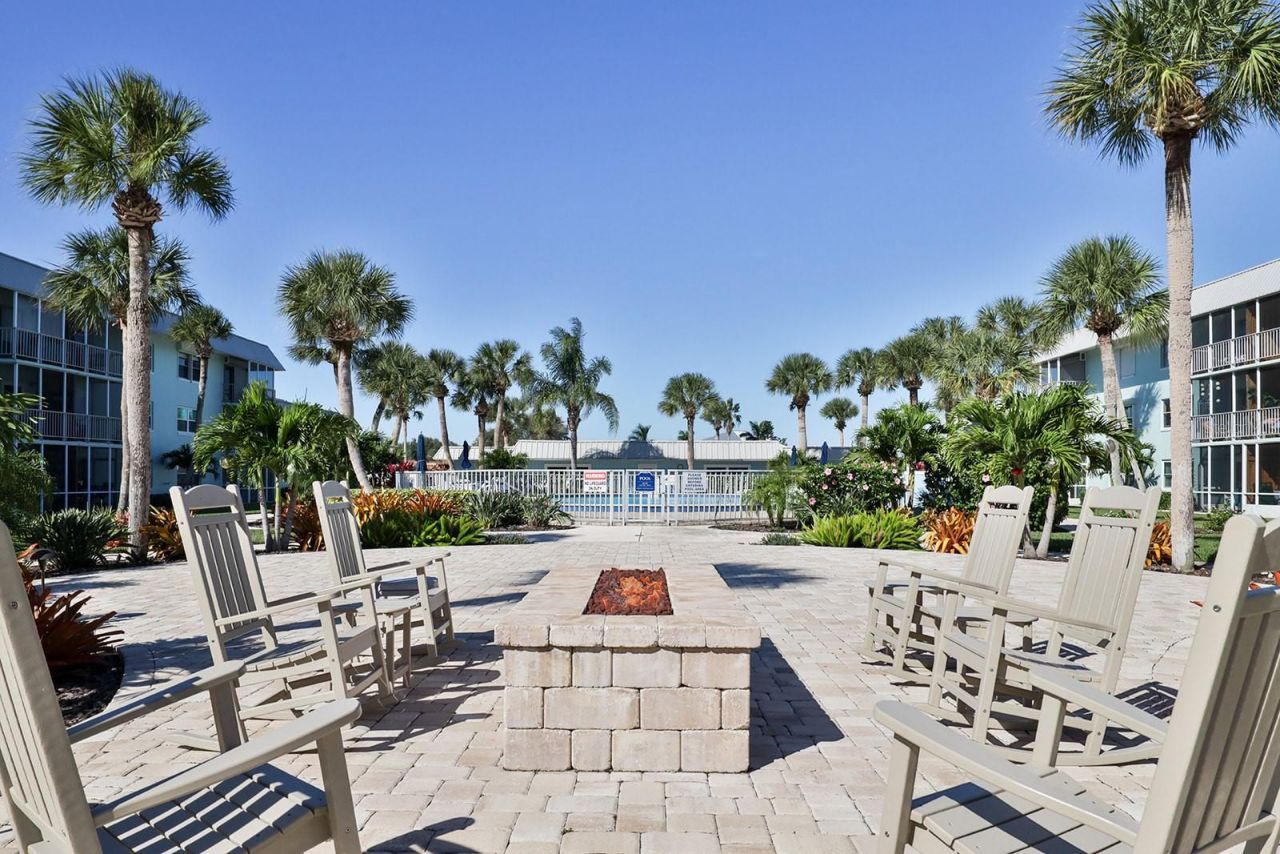 325 N Causeway, Unit C204, New Smyrna Beach, FL 32169 Photo