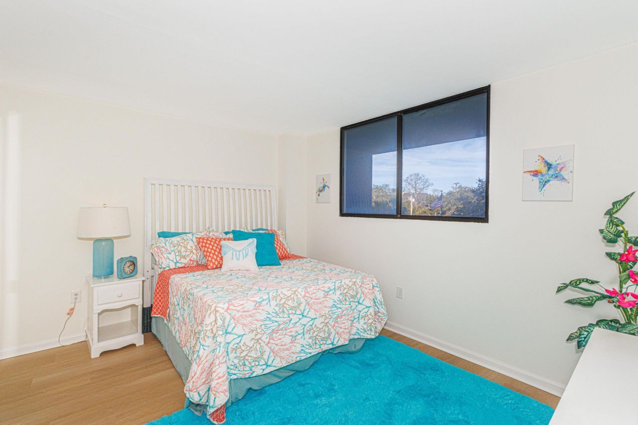 311 69th Ave. N Photo 22