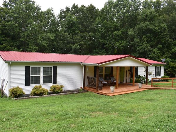 1423 Pack Rd, White Bluff, TN 37187