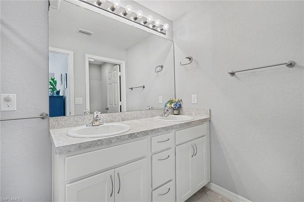 2725 NW 19th Pl, Cape Coral, FL 33993 Photo
