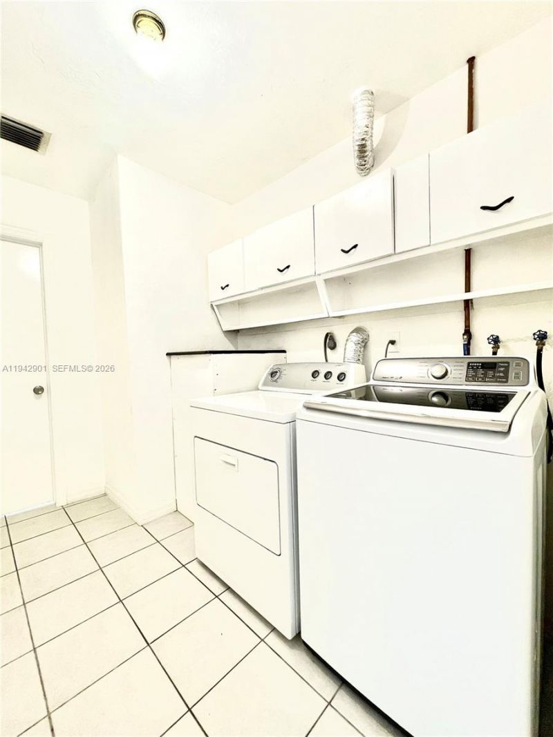18715 Atlantic Blvd, Unit 18715, Sunny Isles Beach, FL 33160 Photo