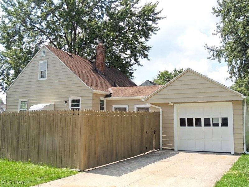 339 Grand Boulevard, Bedford, OH 44146 Photo 2