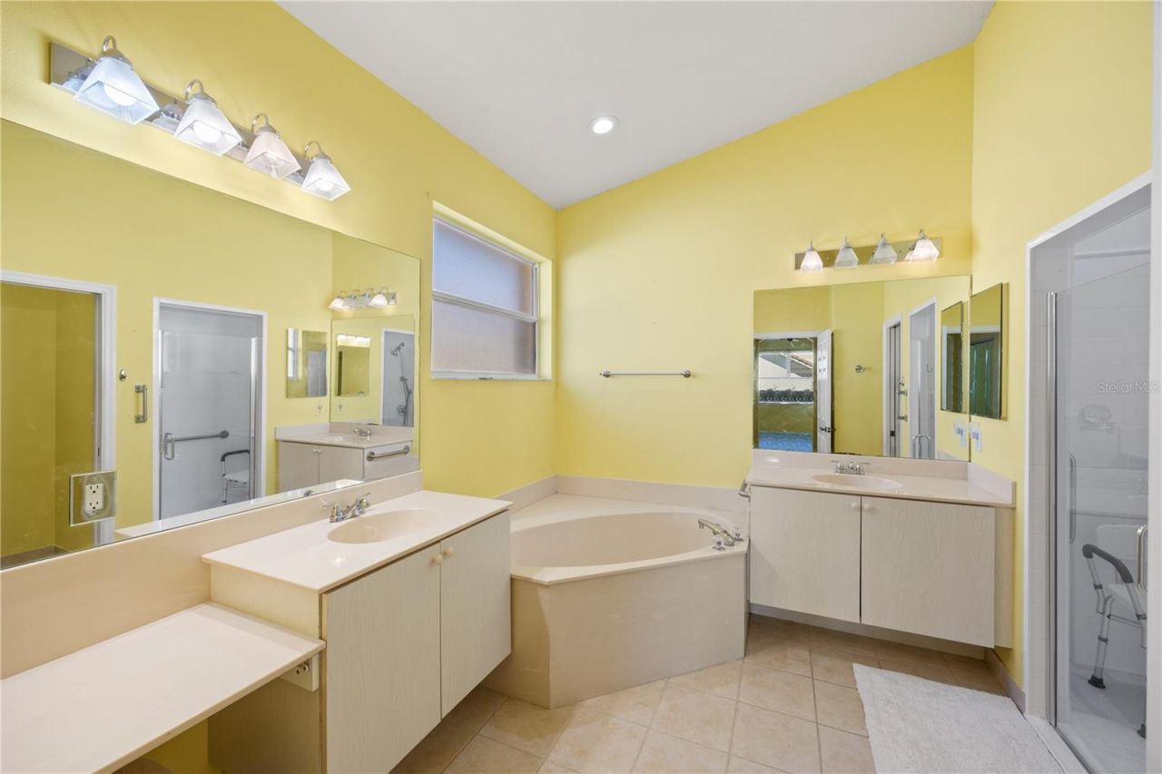 6506 42nd Street E, Sarasota, FL 34243 Photo