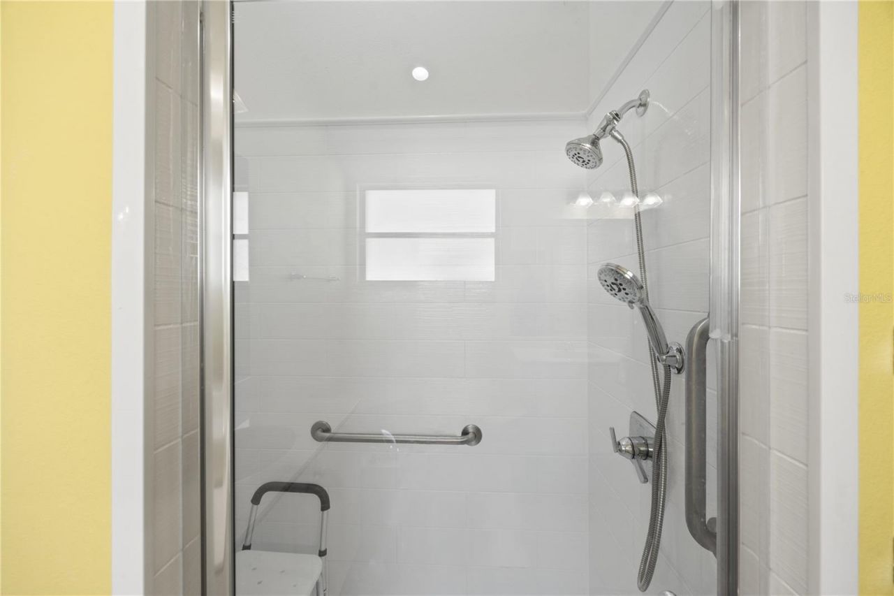 6506 42nd Street E, Sarasota, FL 34243 Photo