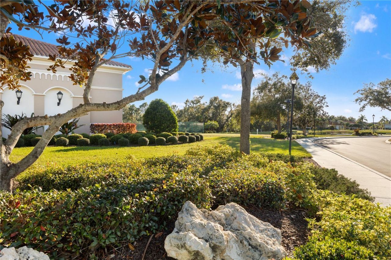 6506 42nd Street E, Sarasota, FL 34243 Photo