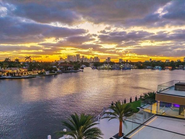 725 Middle River Dr, Fort Lauderdale, FL 33304