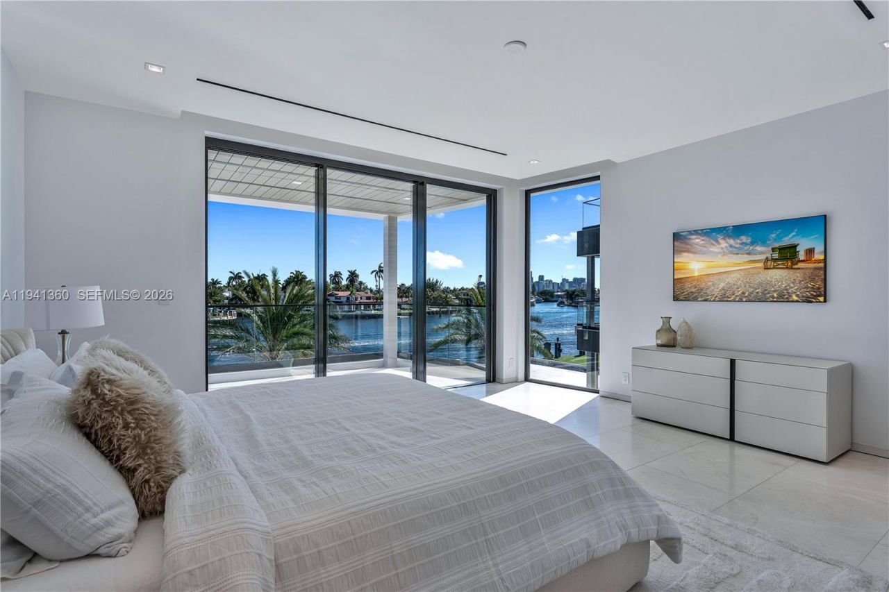 725 Middle River Dr, Fort Lauderdale, FL 33304 Photo