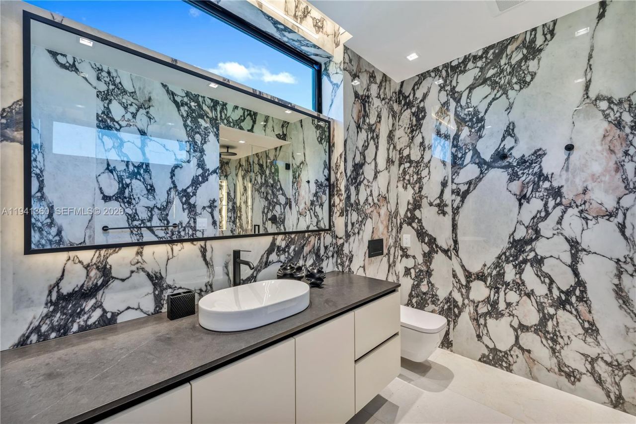 725 Middle River Dr, Fort Lauderdale, FL 33304 Photo