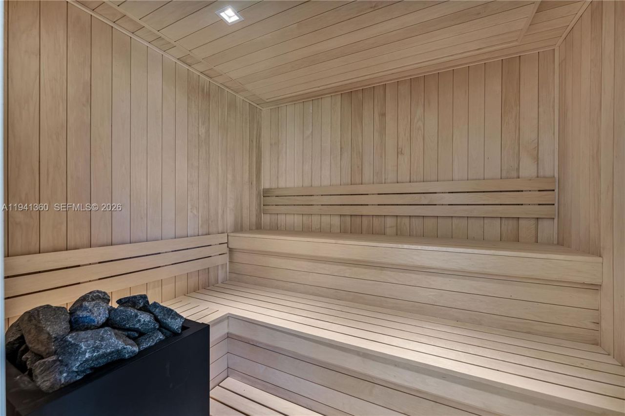 725 Middle River Dr, Fort Lauderdale, FL 33304 Photo