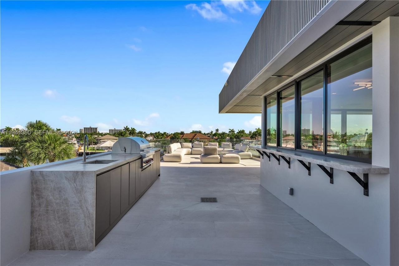 725 Middle River Dr, Fort Lauderdale, FL 33304 Photo