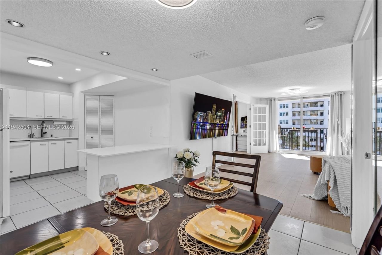 9273 Collins Ave, Unit 503, Surfside, FL 33154 Photo