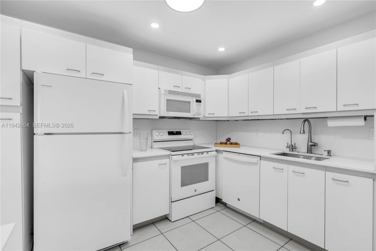 9273 Collins Ave, Unit 503, Surfside, FL 33154 Photo