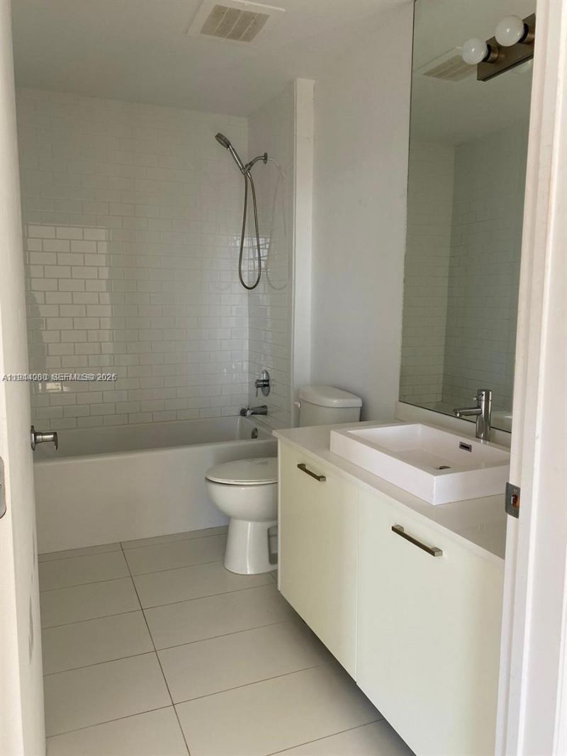 151 SE 1st St, Unit PH05, Miami, FL 33131 Photo