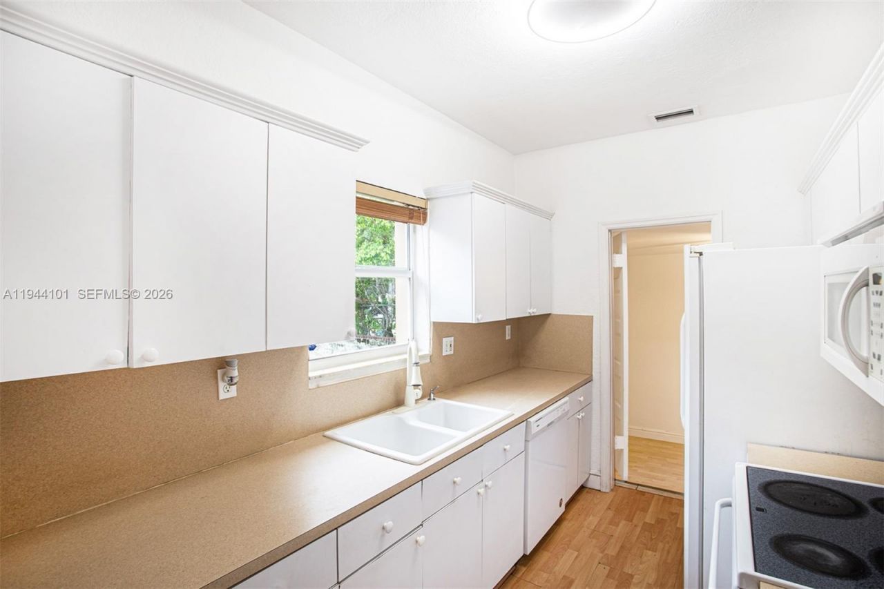 236 SW 28th Rd, Miami, FL 33129 Photo