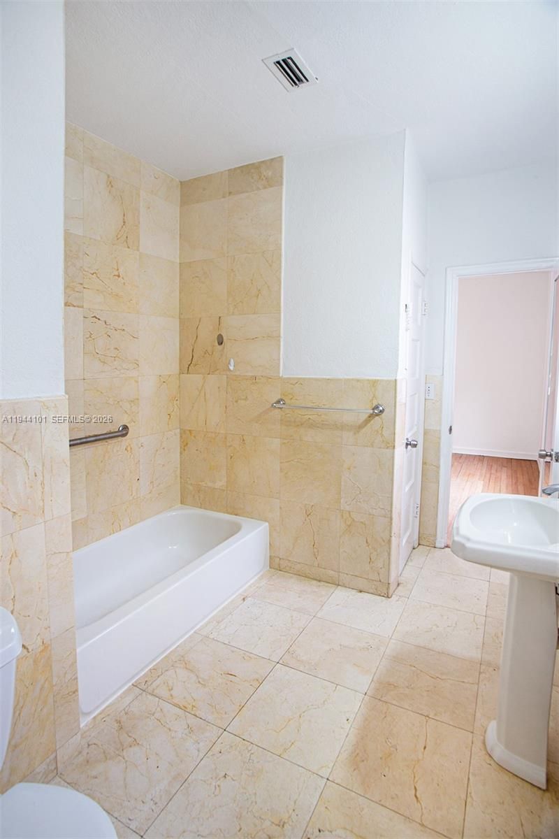 236 SW 28th Rd, Miami, FL 33129 Photo